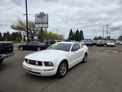 2005 Ford Mustang V6 Deluxe's photo