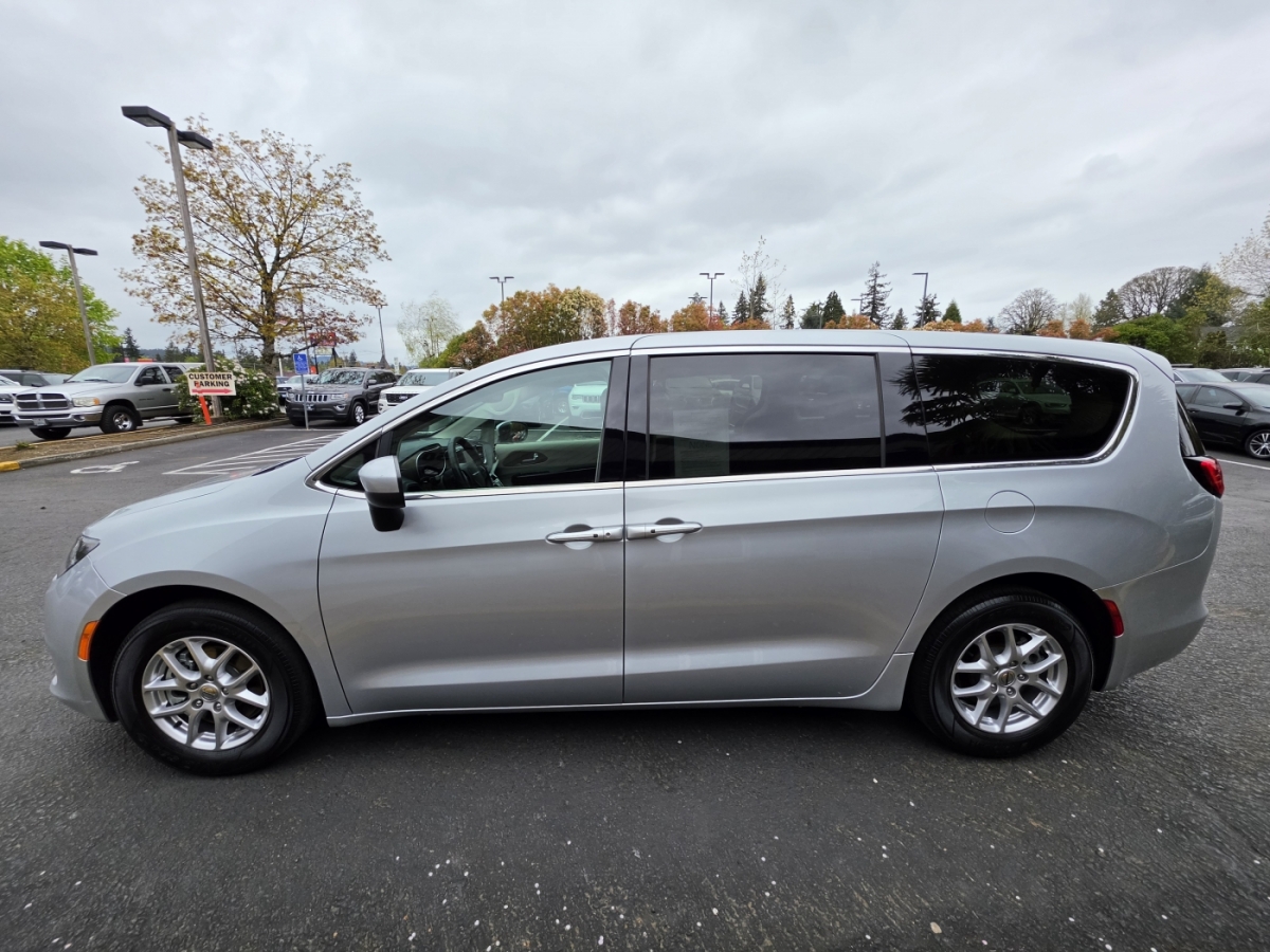 View vehicle photo 5