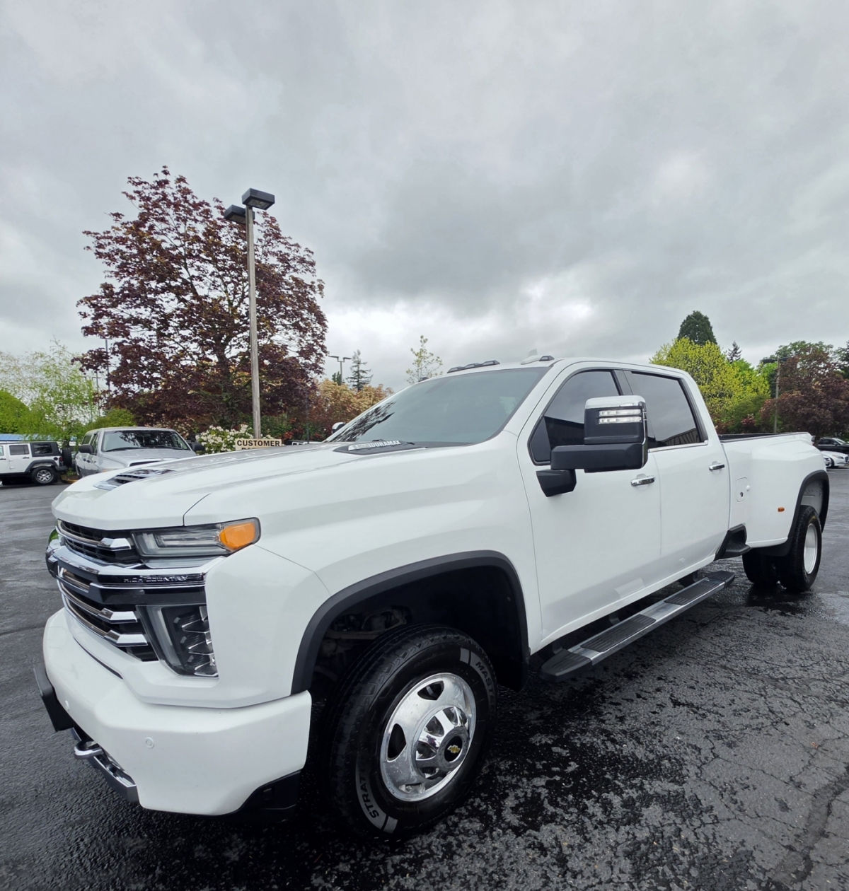 View vehicle photo 2
