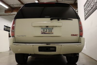 2011 GMC Yukon Denali - Photo 16