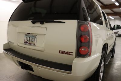 2011 GMC Yukon Denali - Photo 17