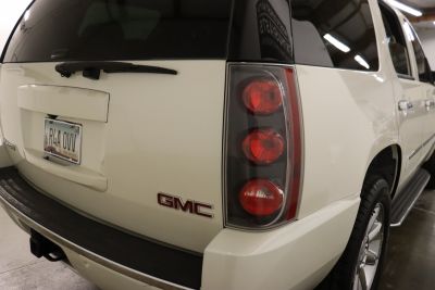 2011 GMC Yukon Denali - Photo 18