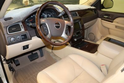 2011 GMC Yukon Denali - Photo 29